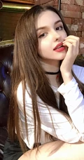中亚女生Karimova Elina气质韩式打扮自拍，生活照片图集