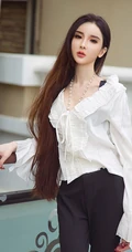 高冷气质冰美人，新疆女生阿依努尔瓦娅气质街拍写真集