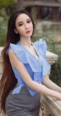高冷气质冰美人，新疆女生阿依努尔瓦娅气质街拍写真集