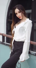 高冷气质冰美人，新疆女生阿依努尔瓦娅气质街拍写真集