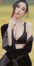 高冷气质冰美人，新疆女生阿依努尔瓦娅气质街拍写真集