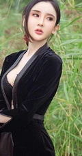 高冷气质冰美人，新疆女生阿依努尔瓦娅气质街拍写真集