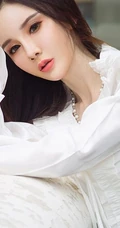 高冷气质冰美人，新疆女生阿依努尔瓦娅气质街拍写真集