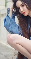 高冷气质冰美人，新疆女生阿依努尔瓦娅气质街拍写真集