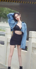 高冷气质冰美人，新疆女生阿依努尔瓦娅气质街拍写真集