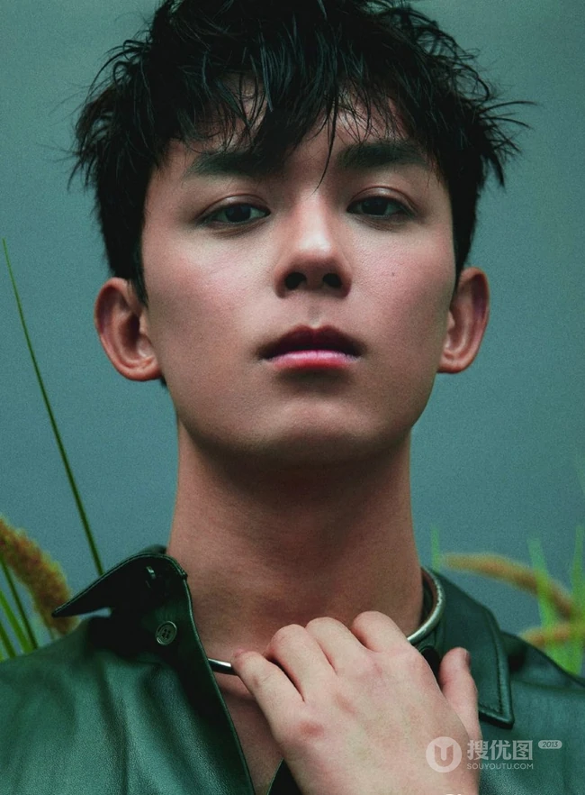 吴磊复古暖色系风格时尚COSMO杂志写真大片