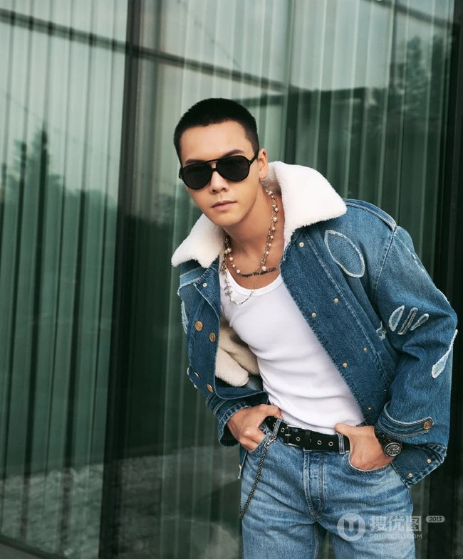 陈伟霆痞帅造型街头图片，平头，牛仔，大墨镜酷帅十足