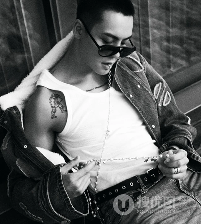 陈伟霆痞帅造型街头图片，平头，牛仔，大墨镜酷帅十足