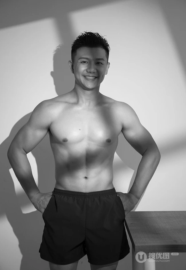 运动明星陈一冰微博晒写真，造型上身首秀肌肉，线条完美