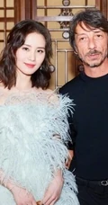 刘诗诗气质绒毛装连衣短裙出席活动写真图片