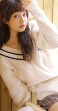 治愈系文艺女孩，闲来无事居家画画俏皮可爱写真图片