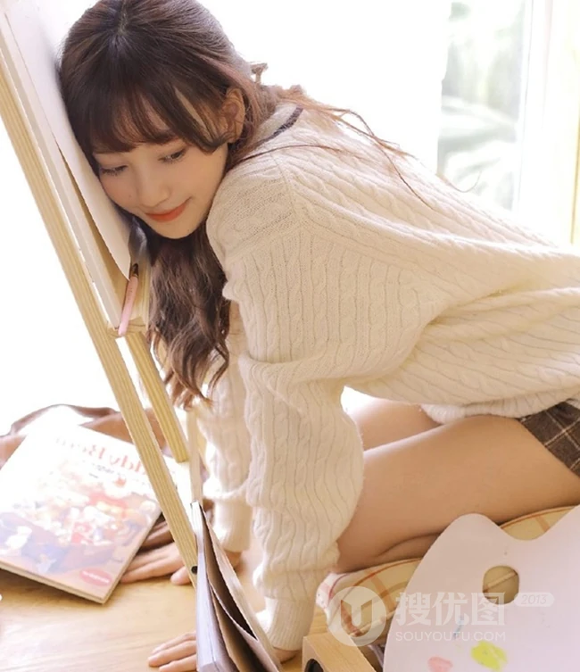 治愈系文艺女孩，闲来无事居家画画俏皮可爱写真图片