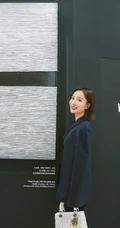 王珞丹清爽干练黑色休闲西服套装写真图片