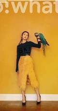 宣璐与鹦鹉唯美复古色《偶像志》杂志写真图片