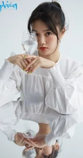 赖婧尝试不同潮流服饰《潮流新拍》杂志写真图片