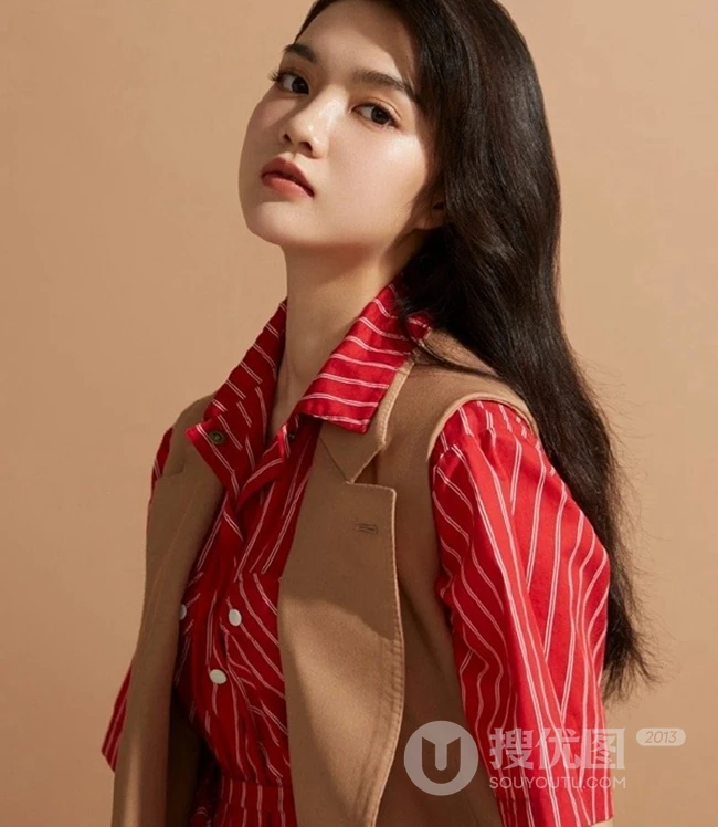 赖婧尝试不同潮流服饰《潮流新拍》杂志写真图片