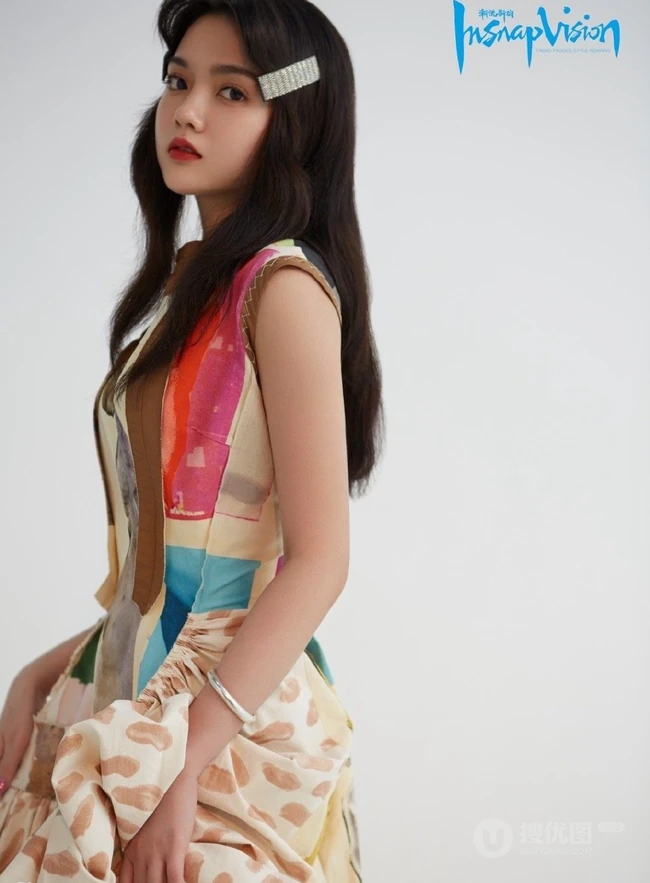 赖婧尝试不同潮流服饰《潮流新拍》杂志写真图片