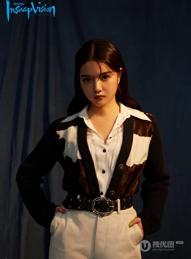 赖婧尝试不同潮流服饰《潮流新拍》杂志写真图片