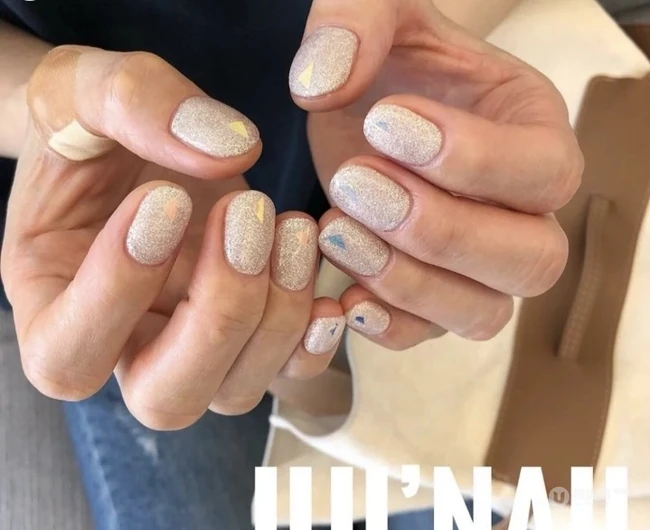 纯色，卡通斑点等样式美甲图片 第9张