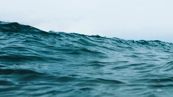 蔚蓝的大海电脑壁纸，一望无际心旷神怡的大海
