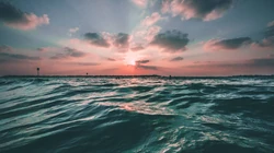 蔚蓝的大海电脑壁纸，一望无际心旷神怡的大海