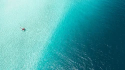 蔚蓝的大海电脑壁纸，一望无际心旷神怡的大海