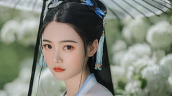 撑着油纸伞赏菊的汉服古风小姐姐高清壁纸