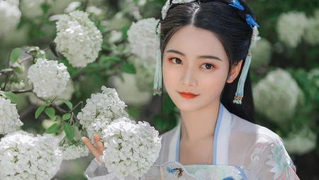 撑着油纸伞赏菊的汉服古风小姐姐高清壁纸
