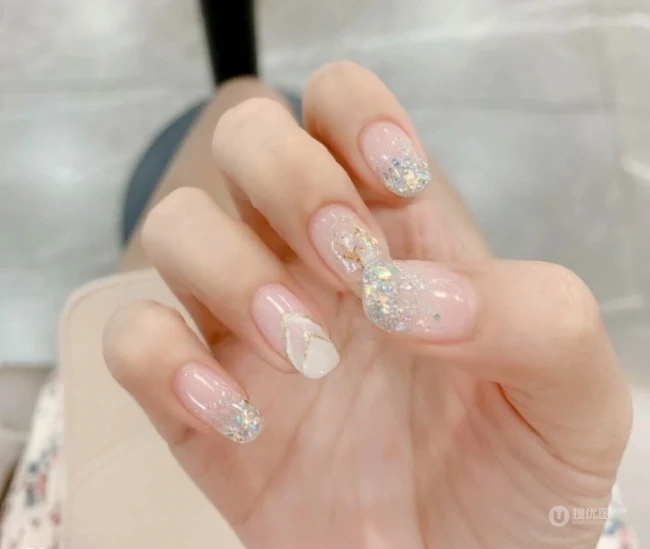半水晶半透明美甲效果图片 第1张