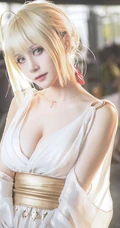 气质cos女生，国内模特夏美酱cos系列写真，现场照片图集