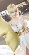 气质cos女生，国内模特夏美酱cos系列写真，现场照片图集