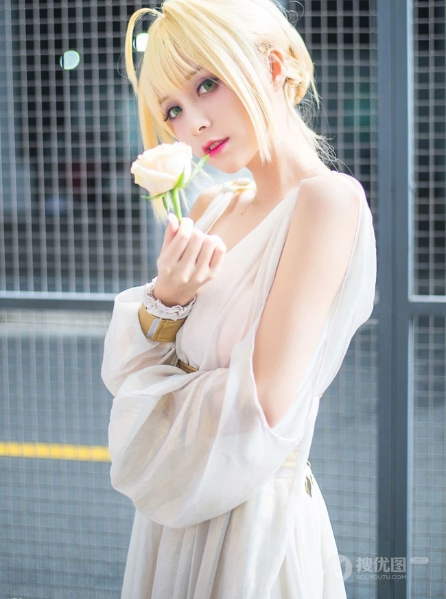 气质cos女生，国内模特夏美酱cos系列写真，现场照片图集