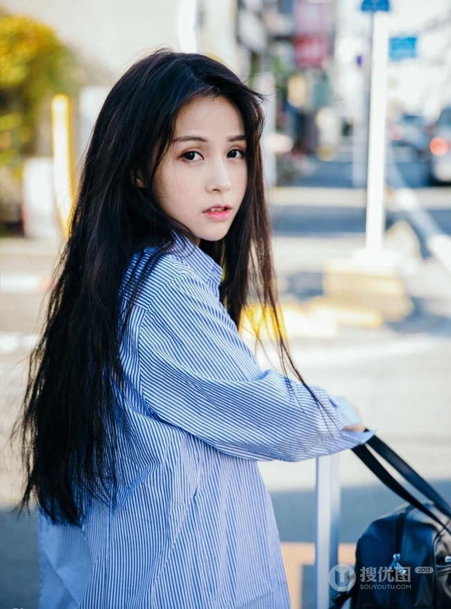 气质cos女生，国内模特夏美酱cos系列写真，现场照片图集