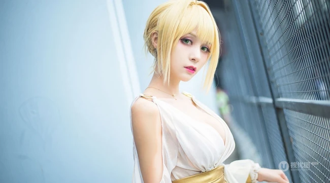 气质cos女生，国内模特夏美酱cos系列写真，现场照片图集