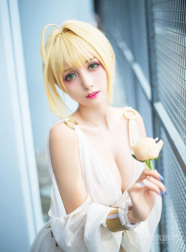 气质cos女生，国内模特夏美酱cos系列写真，现场照片图集