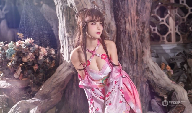 气质cos女生，国内模特夏美酱cos系列写真，现场照片图集