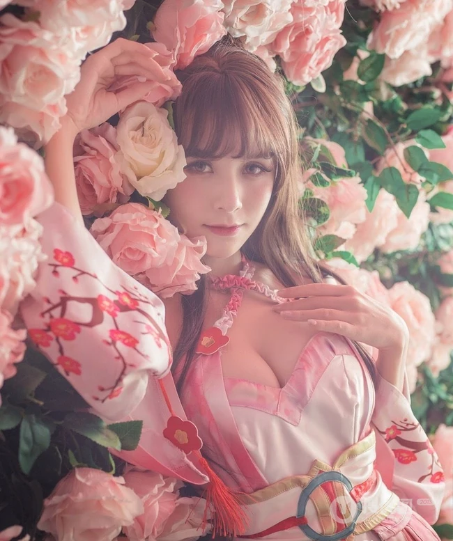 气质cos女生，国内模特夏美酱cos系列写真，现场照片图集