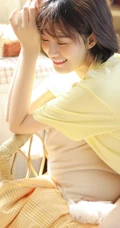 短发，线条感，大眼睛，T恤短裤青春少女高清室内写真