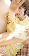 短发，线条感，大眼睛，T恤短裤青春少女高清室内写真