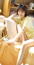 短发，线条感，大眼睛，T恤短裤青春少女高清室内写真