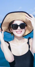 古力娜扎开心出海，黑色泳装高清近照精选满满！