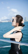 古力娜扎开心出海，黑色泳装高清近照精选满满！