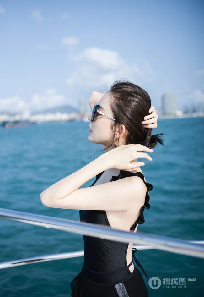 古力娜扎开心出海，黑色泳装高清近照精选满满！