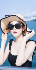 古力娜扎开心出海，黑色泳装高清近照精选满满！