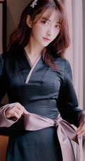 曲尼次仁紧身黑色连衣裙气质写真美图