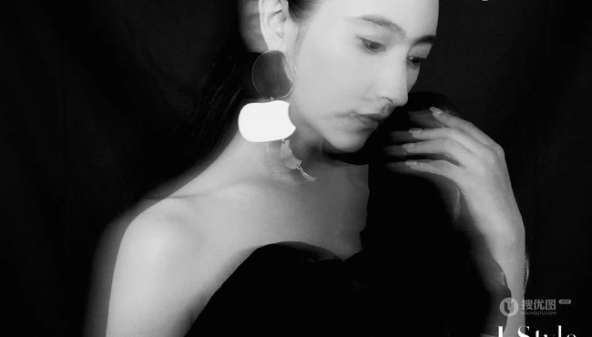 曲尼次仁气质黑色礼裙礼服黑白写真美图