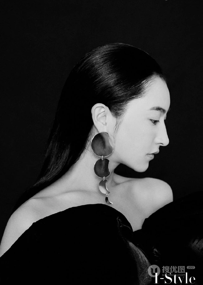 曲尼次仁气质黑色礼裙礼服黑白写真美图
