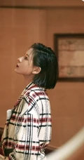 张予曦时尚格子外套写真图片，逛街下厨两不误