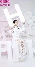 张子枫个性时尚花式条纹系列时装写真封面图片