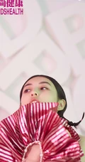 张子枫个性时尚花式条纹系列时装写真封面图片